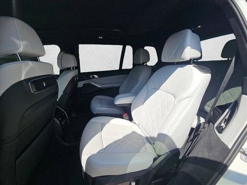 Used 2025 BMW X7 xDrive40i w/ M Sport Package AWD/4WD image 18