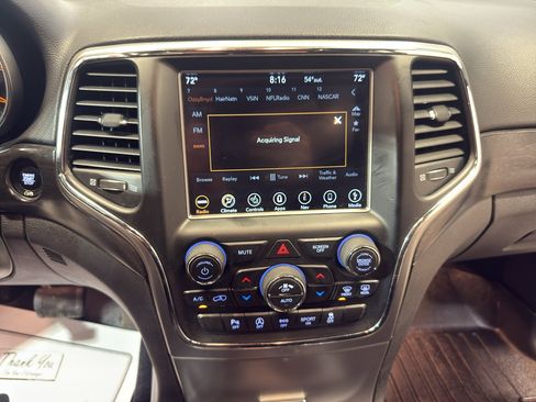 Used 2018 Jeep Grand Cherokee Altitude image 17