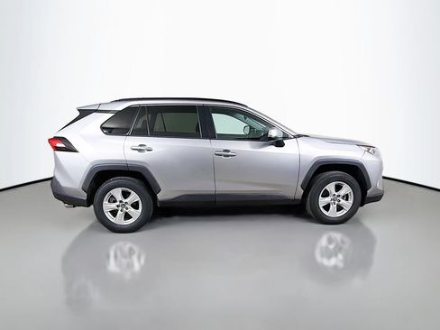 Used 2021 Toyota RAV4 XLE AWD/4WD image 5