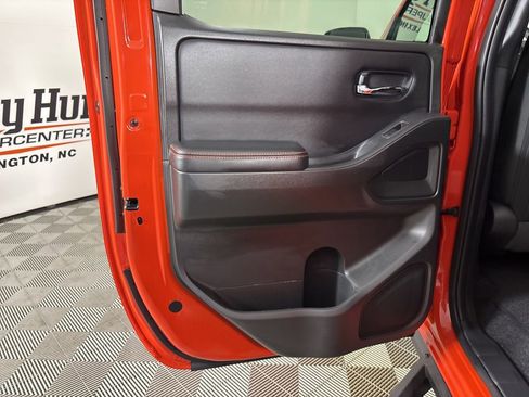 Used 2025 Nissan Frontier PRO-4X w/ Pro Convenience Package image 19