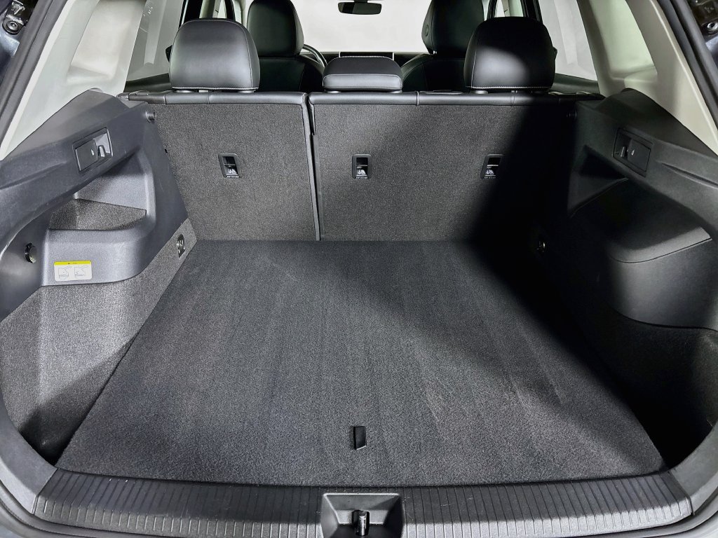 Certified 2025 Volkswagen Tiguan SE FWD image 22