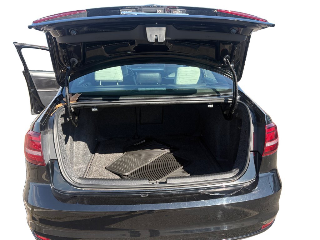 Used 2016 Volkswagen Jetta Sport FWD image 16