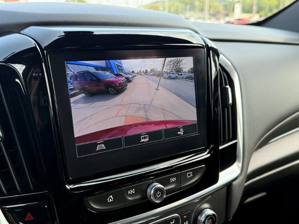 Used 2023 Chevrolet Traverse LT FWD image 28