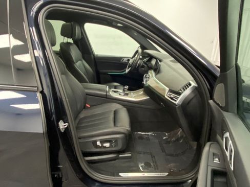 Used 2019 BMW X5 xDrive50i w/ M Sport Package AWD/4WD image 23