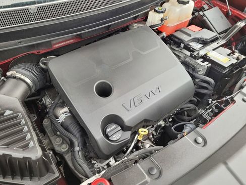 Used 2023 Chevrolet Traverse LT image 12