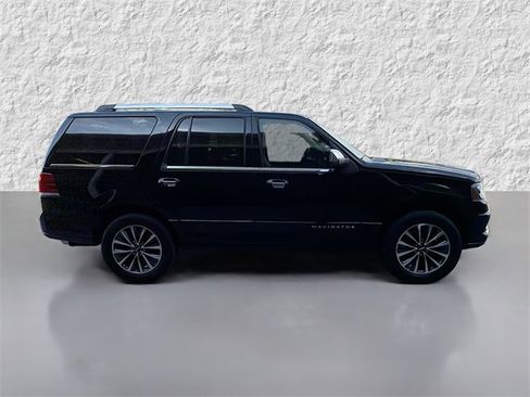 Used 2016 Lincoln Navigator Select image 2