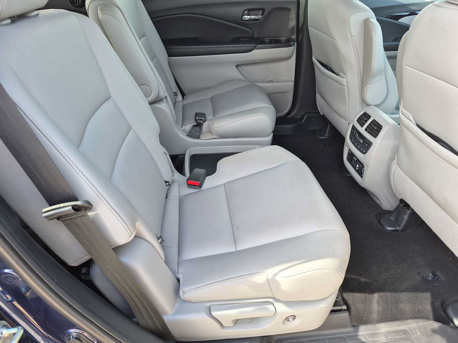 Certified 2020 Honda Pilot Touring image 21