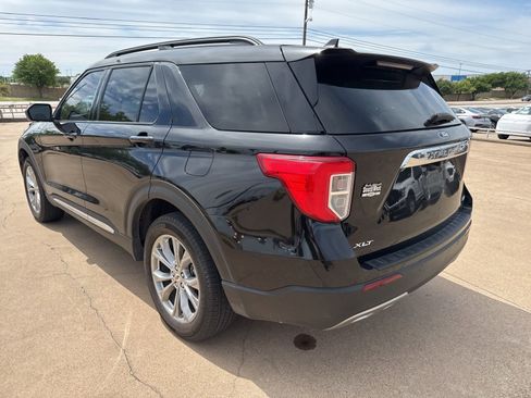 Used 2023 Ford Explorer XLT w/ Equipment Group 202A image 5