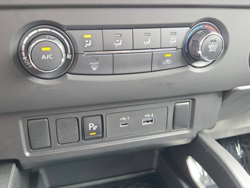 Used 2025 Nissan Frontier SV AWD/4WD image 24