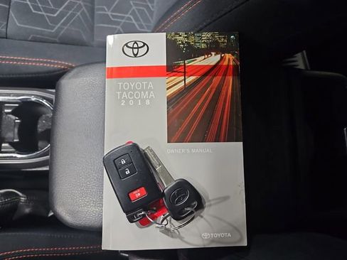 Used 2018 Toyota Tacoma TRD Sport image 18