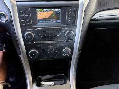 Used 2017 Ford Fusion SE FWD image 15