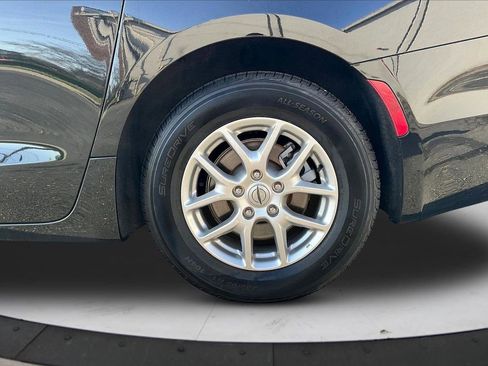 Used 2025 Chrysler Pacifica Select FWD image 36