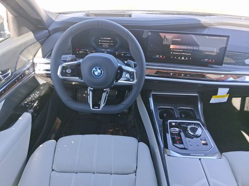 New 2026 BMW 750e xDrive image 28