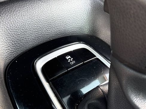 Used 2023 Toyota Corolla LE FWD image 33