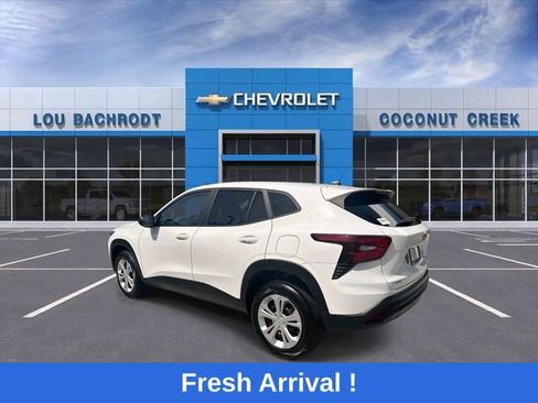 Used 2025 Chevrolet Trax LS FWD image 6