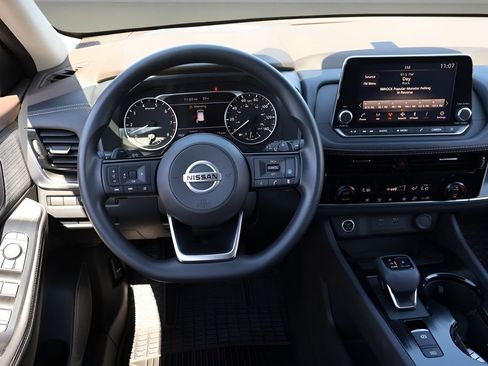 Used 2021 Nissan Rogue SV FWD image 14