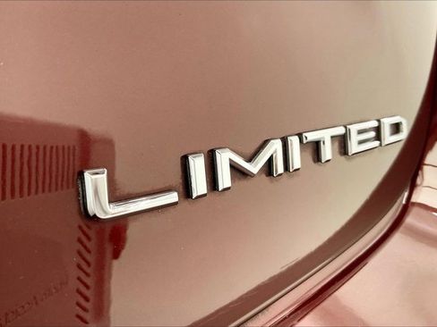 Used 2016 Toyota Avalon Limited image 7