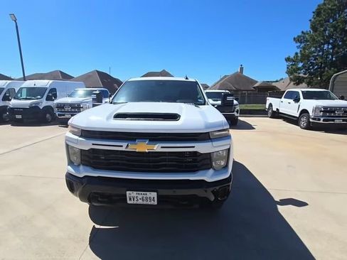 Used 2025 Chevrolet Silverado 2500 Custom w/ Custom Value Package AWD/4WD image 2