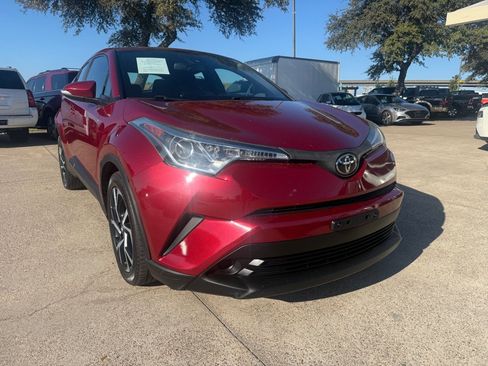 Used 2018 Toyota C-HR XLE FWD image 1