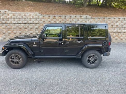 Used 2017 Jeep Wrangler Unlimited Sahara AWD/4WD image 9