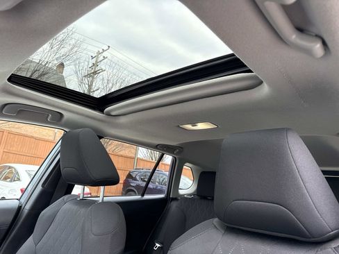 Used 2025 Toyota Corolla Cross LE w/ Moonroof Package image 3