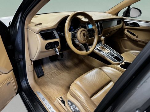Used 2016 Porsche Macan Turbo image 11