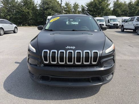 Used 2016 Jeep Cherokee Sport FWD image 10