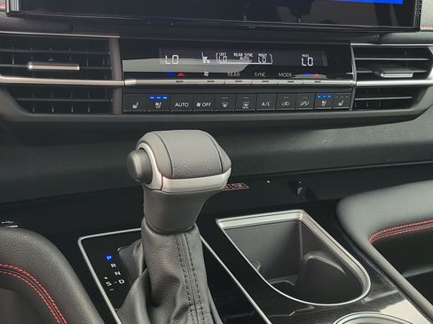 Used 2025 Toyota Sienna XSE w/ XSE Premium Package FWD image 27