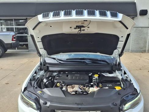 Used 2022 Jeep Cherokee Limited image 11