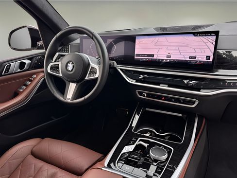Used 2025 BMW X7 xDrive40i w/ M Sport Package AWD/4WD image 9