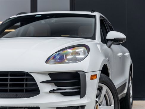 Certified 2021 Porsche Macan image 15