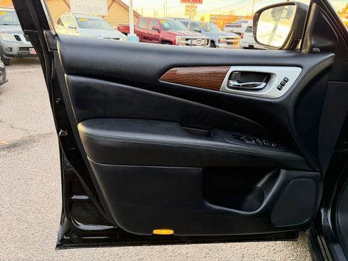 Used 2018 Nissan Pathfinder Platinum w/ Cargo Package image 13