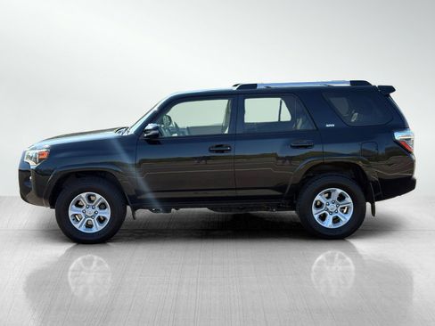 Used 2022 Toyota 4Runner SR5 Premium AWD/4WD image 4
