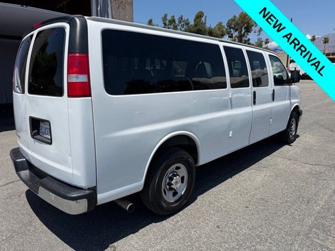 Used 2020 Chevrolet Express 3500 LT w/ LT Preferred Equipment Group RWD image 4
