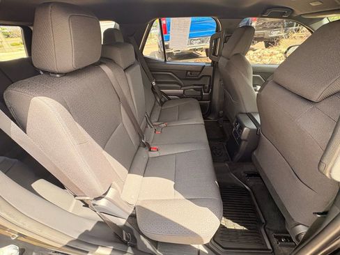 Used 2025 Toyota 4Runner SR5 AWD/4WD image 33