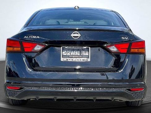 Used 2024 Nissan Altima 2.5 SV FWD image 4
