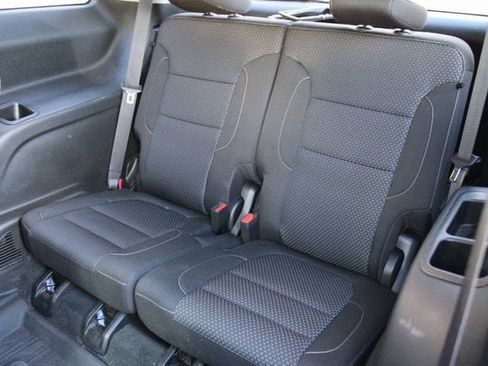 Used 2023 GMC Acadia SLE w/ Driver Convenience Package image 7