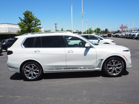 Used 2026 BMW X7 xDrive40i AWD/4WD image 8