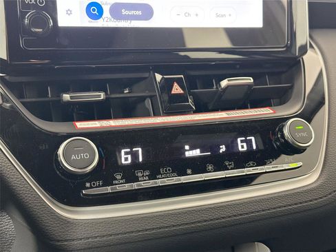 Certified 2025 Toyota Corolla Cross XSE image 27