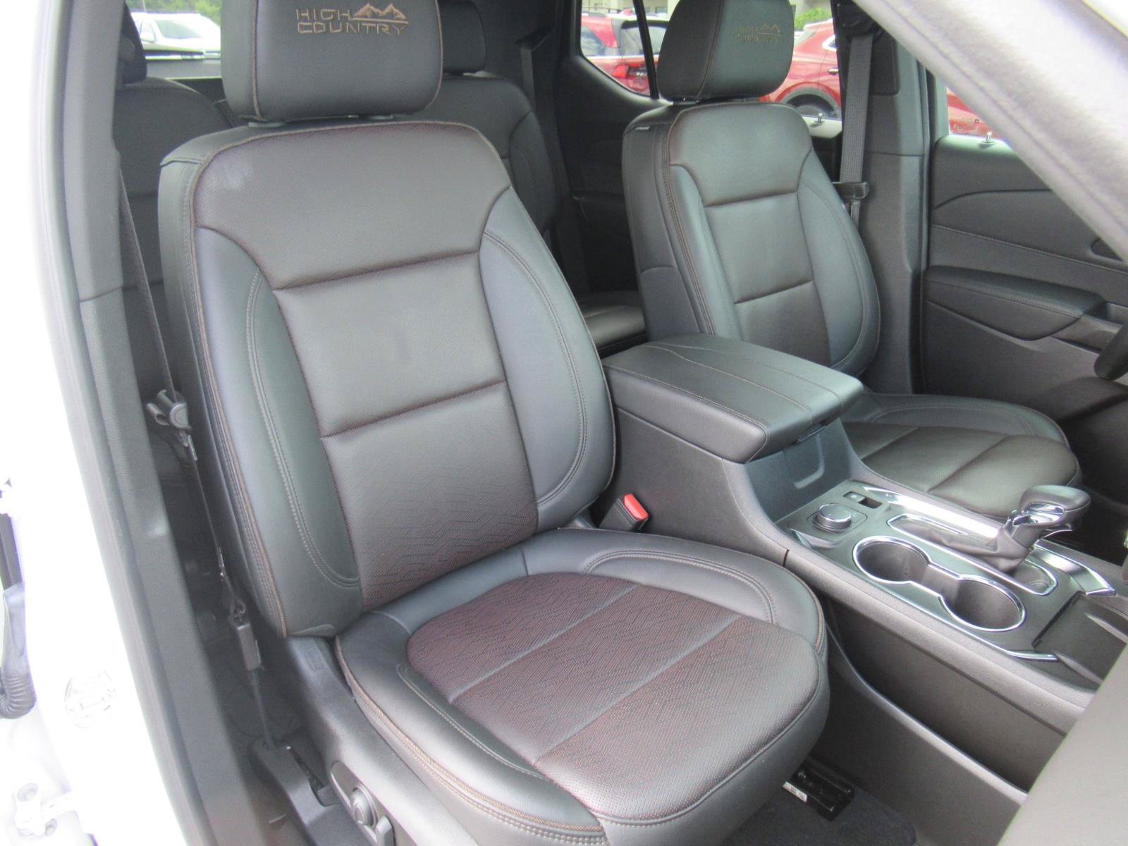 Certified 2023 Chevrolet Traverse High Country FWD image 9