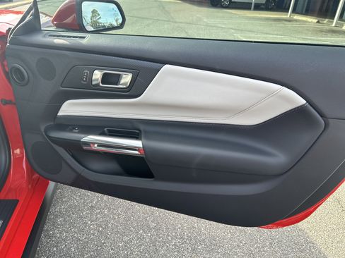 Used 2025 Ford Mustang Premium image 15