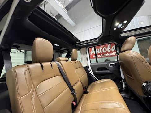 Used 2023 Jeep Wrangler Unlimited Sahara w/ Cold Weather Group AWD/4WD image 19