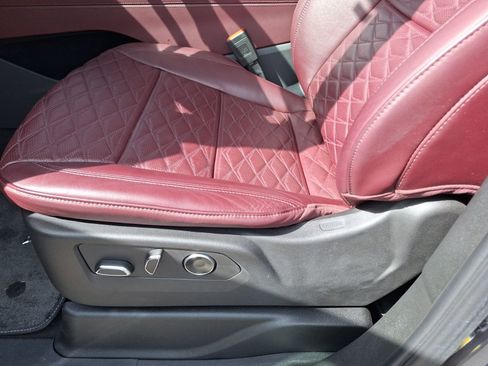 Used 2025 Cadillac Escalade Sport w/ LPO, ONYX Package image 16