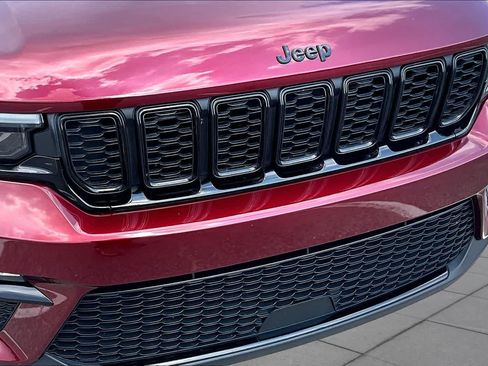 Used 2023 Jeep Grand Cherokee Limited w/ Black Appearance Package RWD image 30