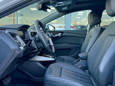 Used 2024 Audi Q4 e-tron Prestige image 16