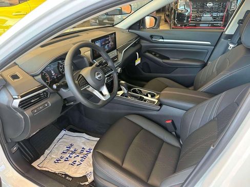 New 2025 Nissan Altima 2.5 SR w/ SR Premium Package AWD/4WD image 14