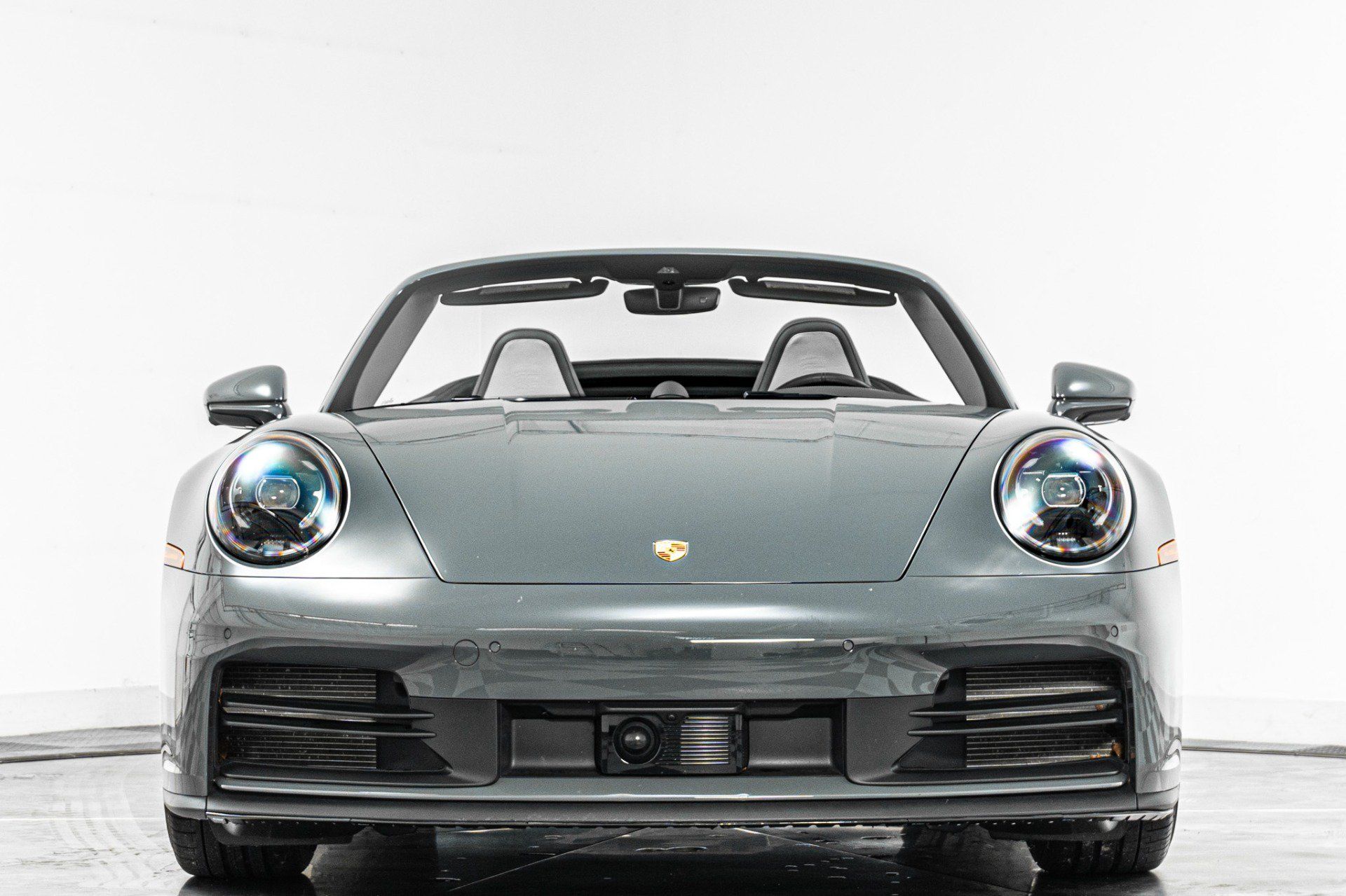 Used 2025 Porsche 911 Carrera RWD image 4