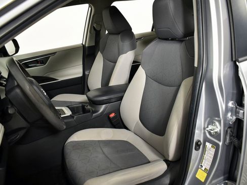 Certified 2022 Toyota RAV4 XLE image 9