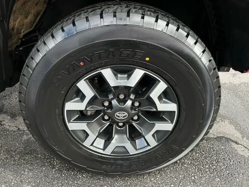 Used 2021 Toyota Tacoma TRD Off-Road w/ Technology Package image 29