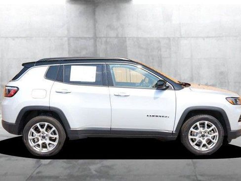 Used 2025 Jeep Compass Limited AWD/4WD image 5